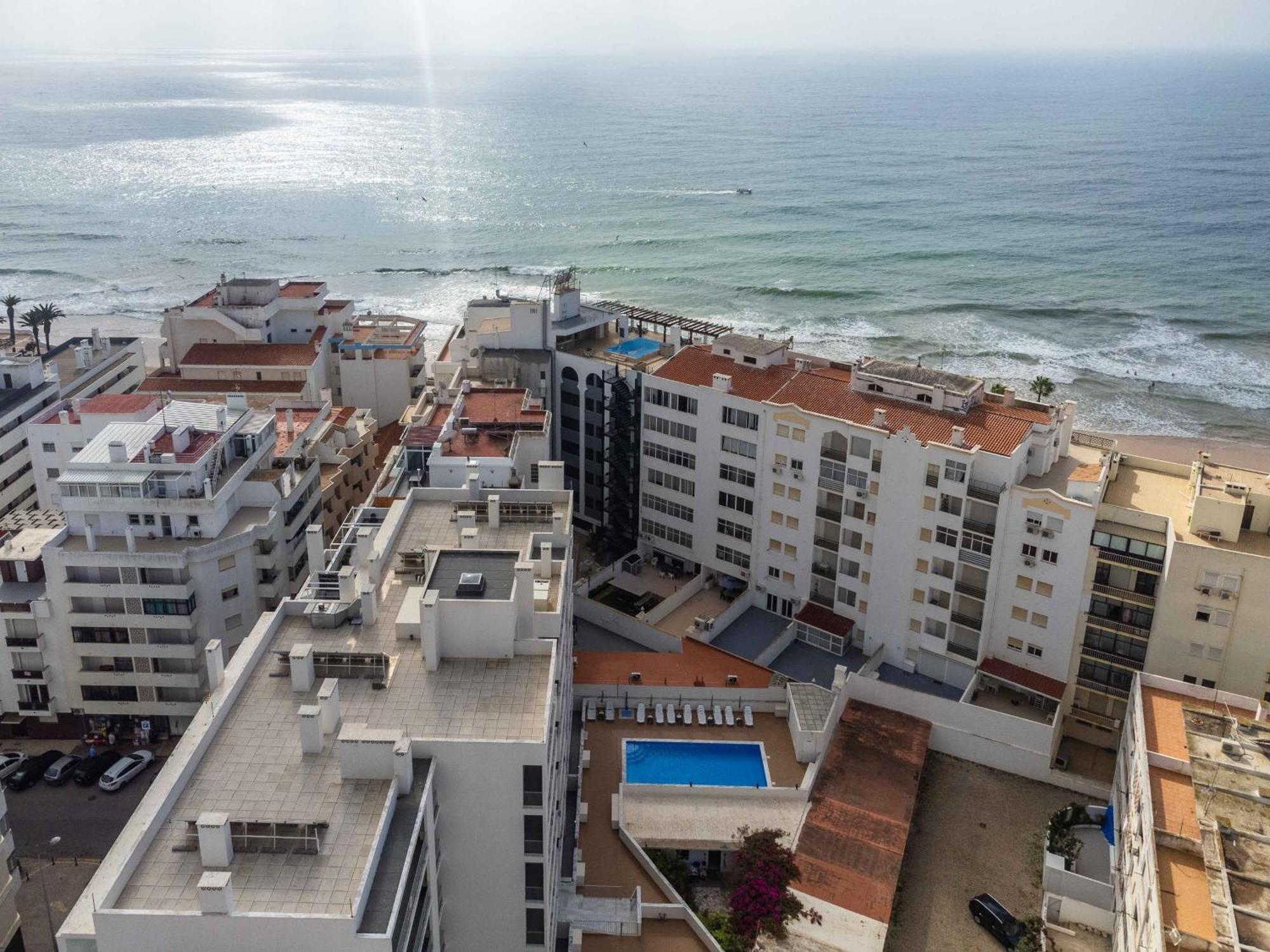 Caravelas 2-Bedroom Apartment With Pool - 50M From The Beach Armação de Pêra Eksteriør bilde